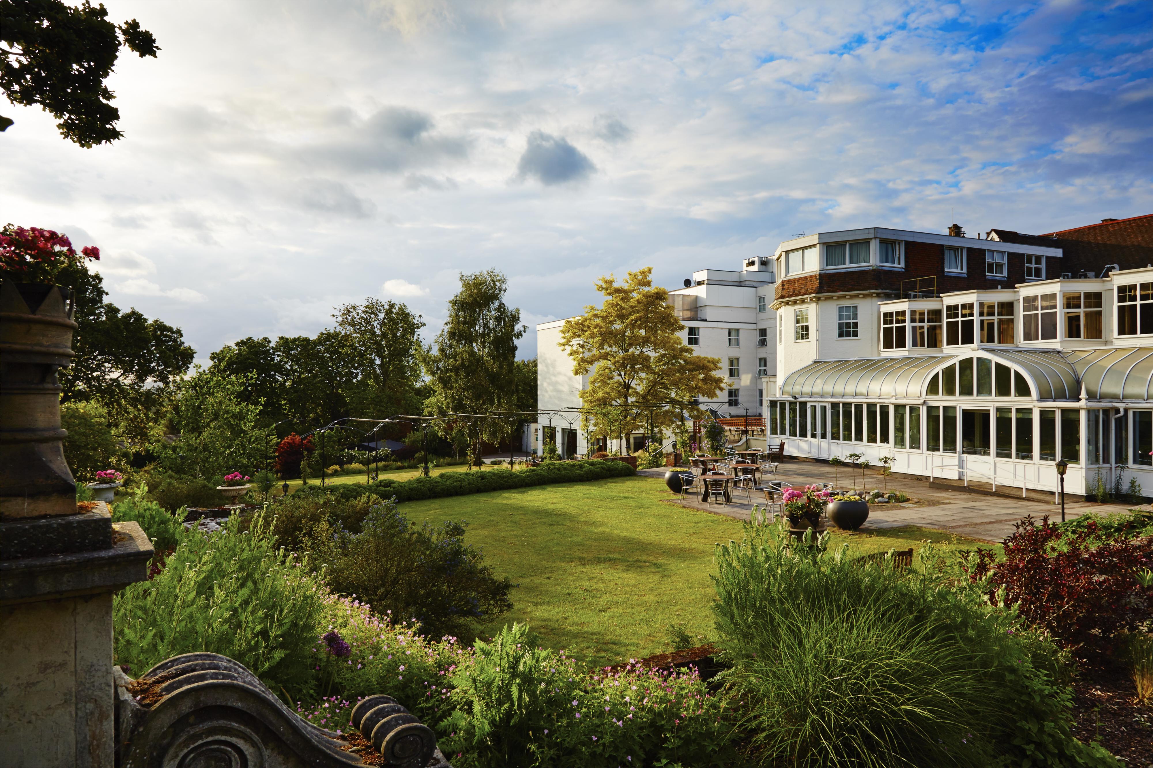 Bromley Court Hotel London Eksteriør billede