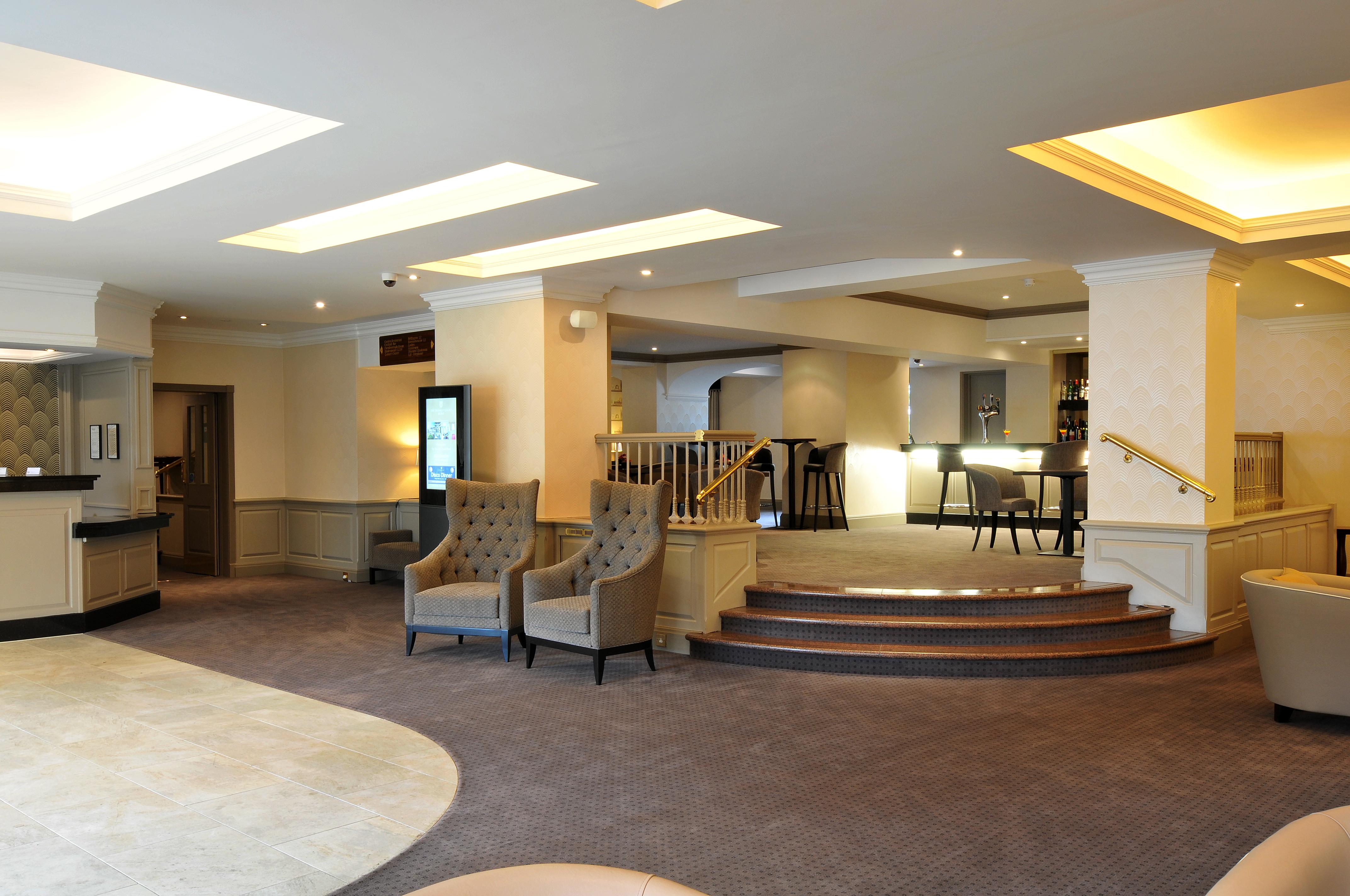 Bromley Court Hotel London Eksteriør billede