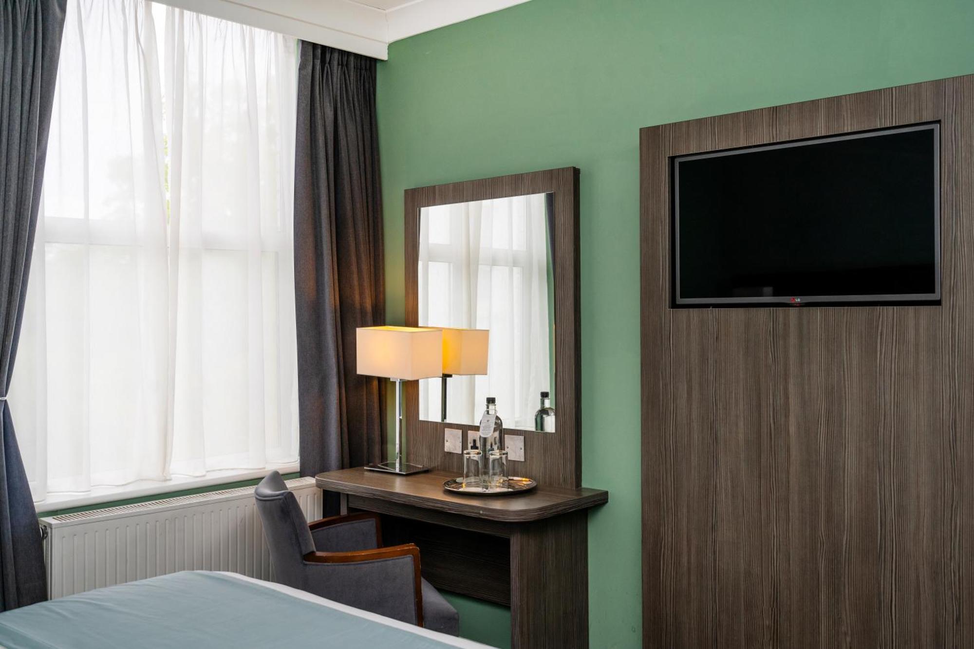 Bromley Court Hotel London Eksteriør billede
