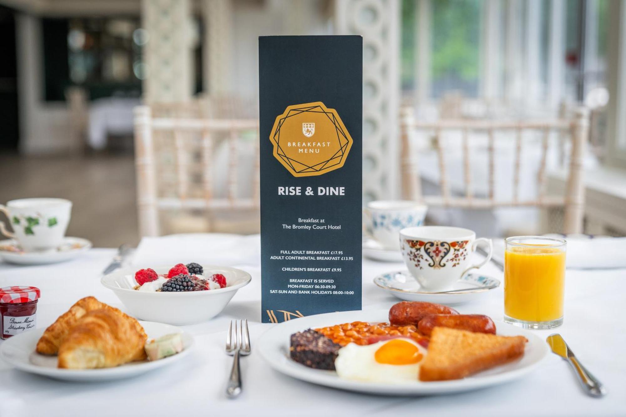 Bromley Court Hotel London Eksteriør billede